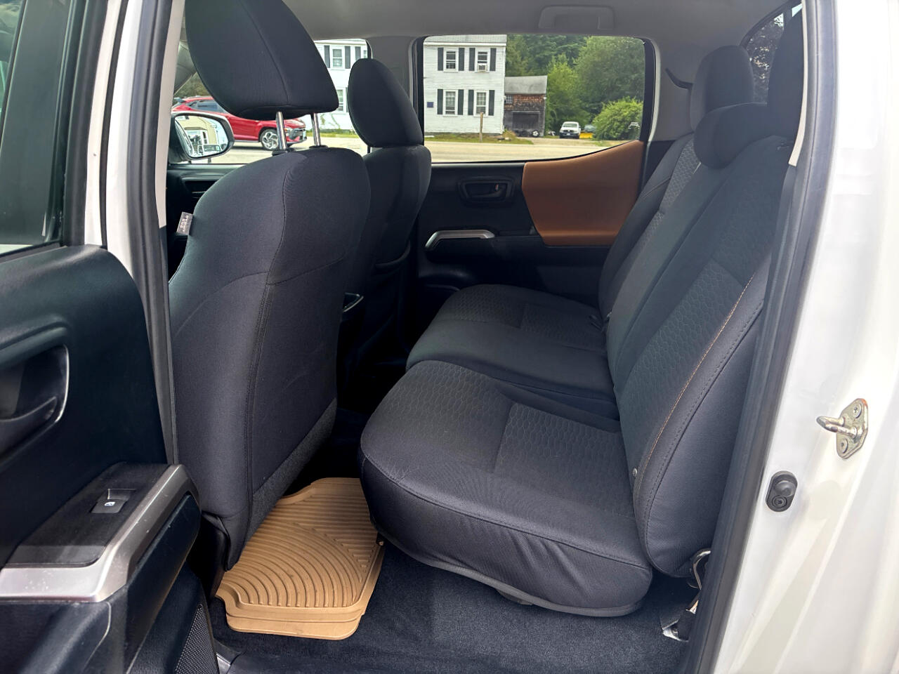 Toyota Tacoma SR5 Double Cab Super Long Bed V6 6AT 4WD 2017 Toyota Tacoma SR5 Double Cab Super Long Bed V6 6AT 4WD 2017