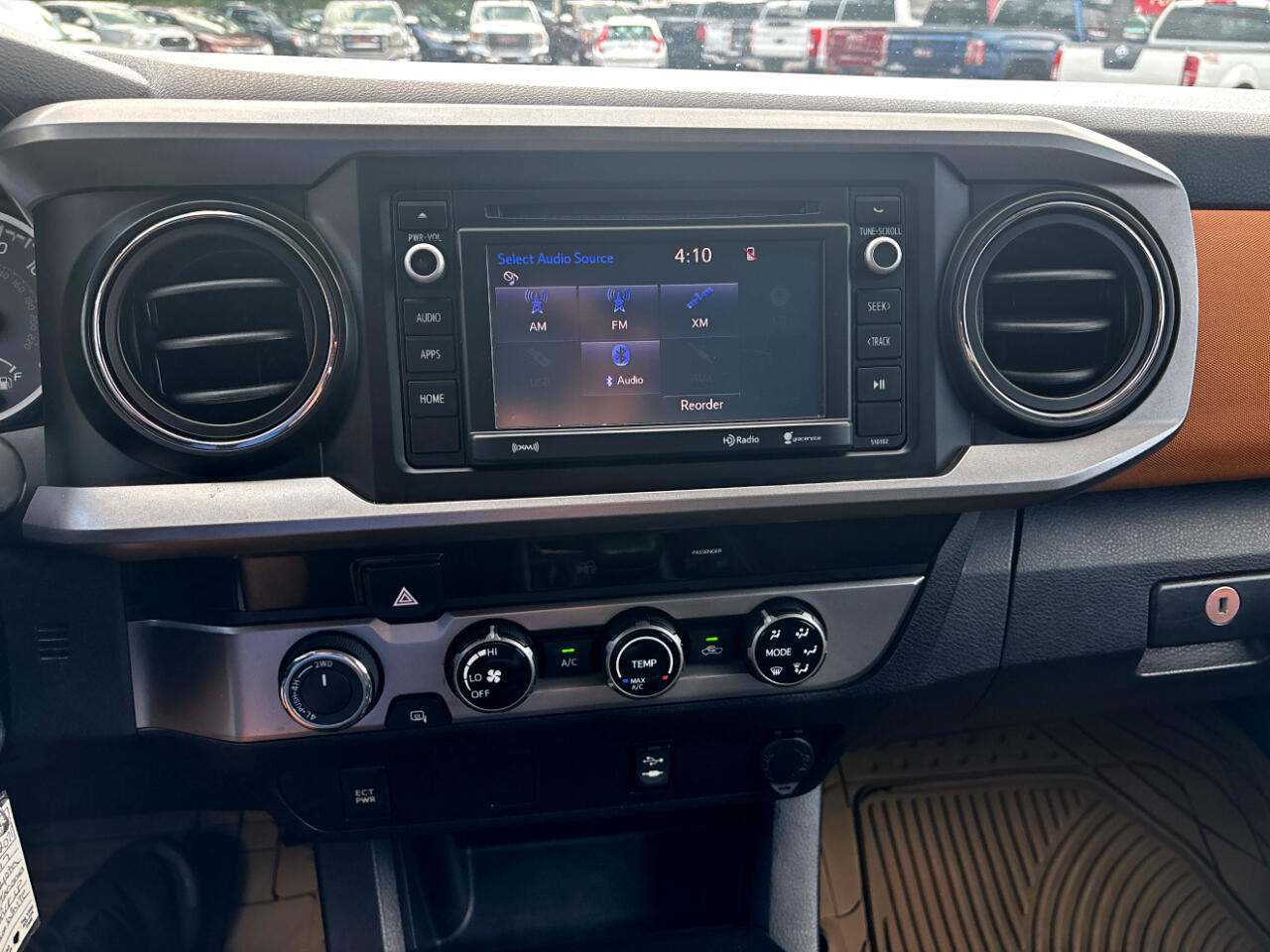 Toyota Tacoma SR5 Double Cab Super Long Bed V6 6AT 4WD 2017 Toyota Tacoma SR5 Double Cab Super Long Bed V6 6AT 4WD 2017