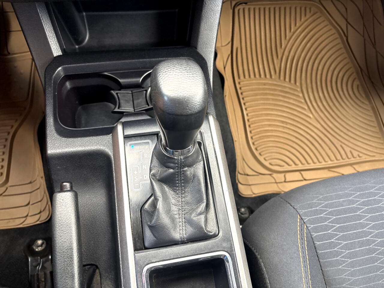 Toyota Tacoma SR5 Double Cab Super Long Bed V6 6AT 4WD 2017 Toyota Tacoma SR5 Double Cab Super Long Bed V6 6AT 4WD 2017