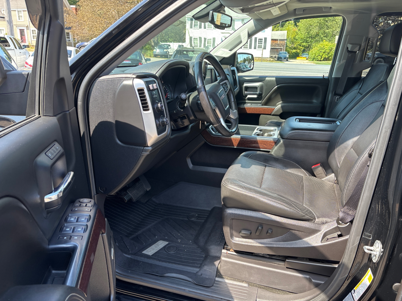 2017 Gmc Sierra 1500 SLT photo 2