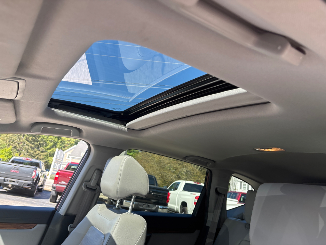 2017 Honda CR-V Touring photo 4