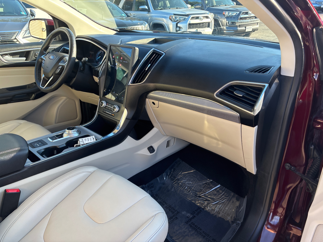 2021 Ford Edge Titanium photo 11