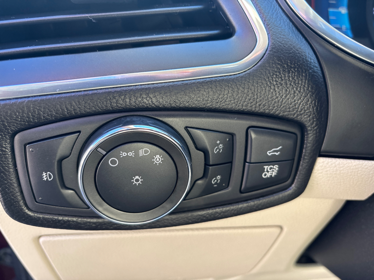 2021 Ford Edge Titanium photo 13