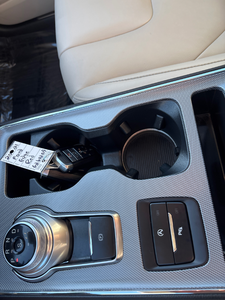 2021 Ford Edge Titanium photo 16