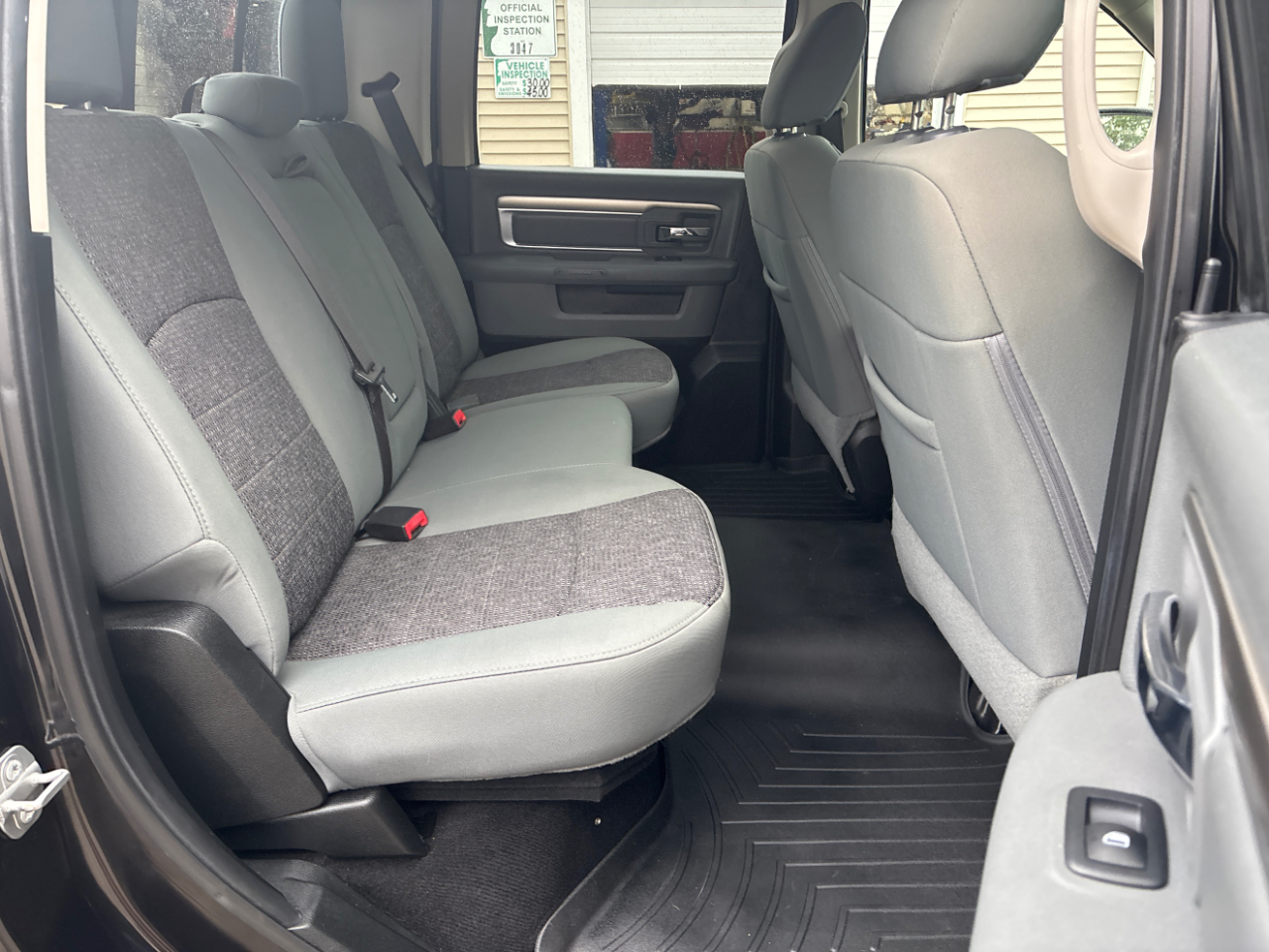 2018 Ram 1500 SLT photo 5