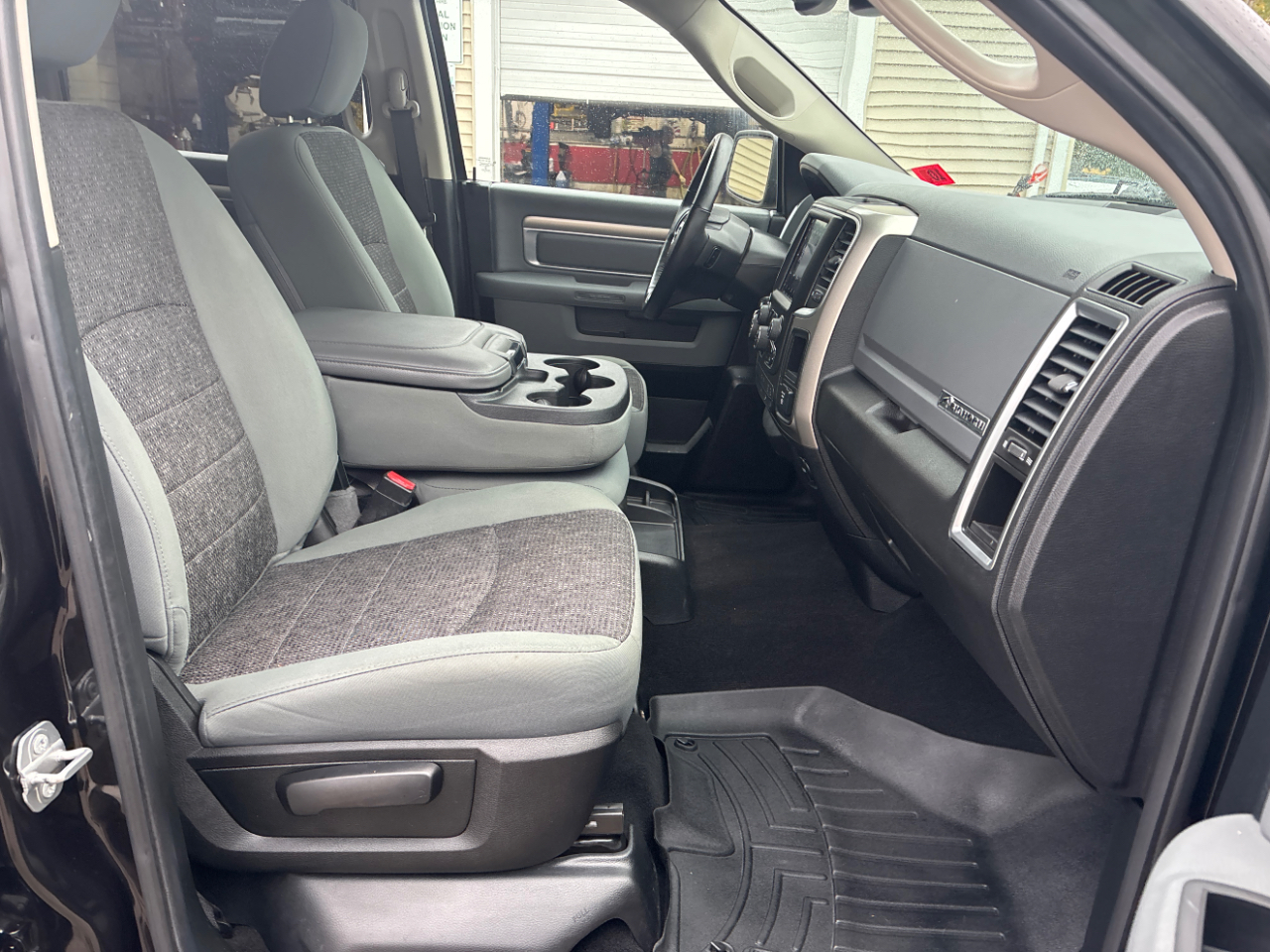 2018 Ram 1500 SLT photo 6