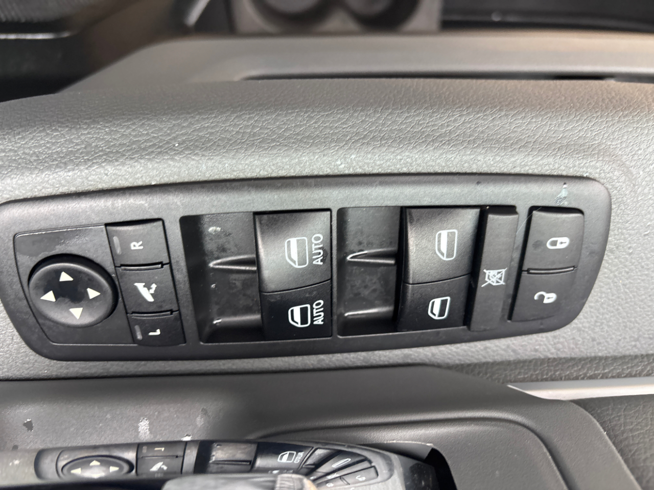 2018 Ram 1500 SLT photo 8