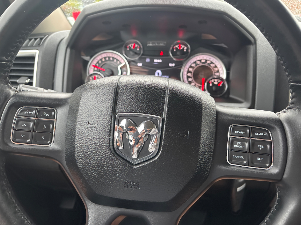 2018 Ram 1500 SLT photo 10