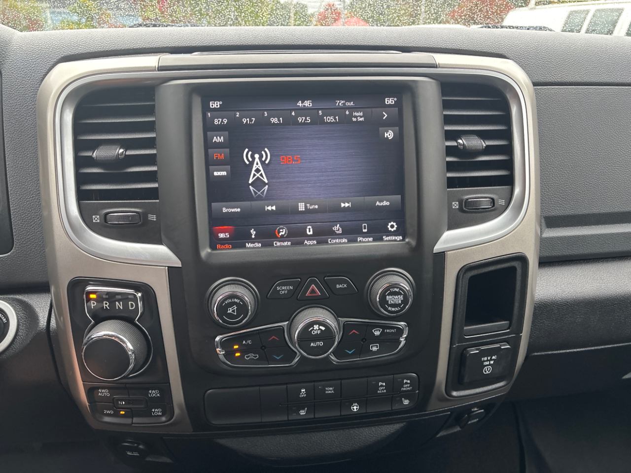 2018 Ram 1500 SLT photo 12