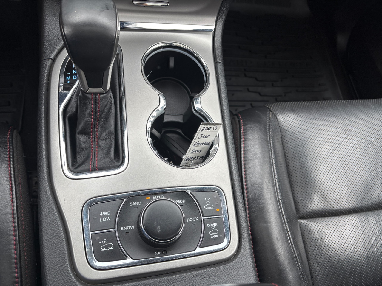 2017 Jeep Grand Cherokee Trailhawk photo 19