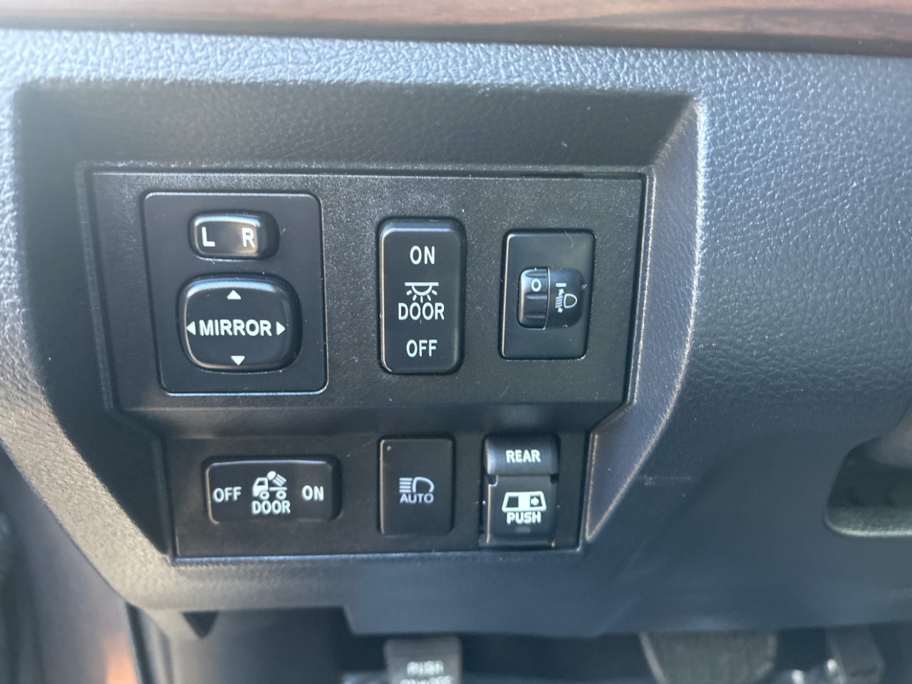 Toyota Tundra Limited 5.7L Double Cab 4WD 2019 Toyota Tundra Limited 5.7L Double Cab 4WD 2019