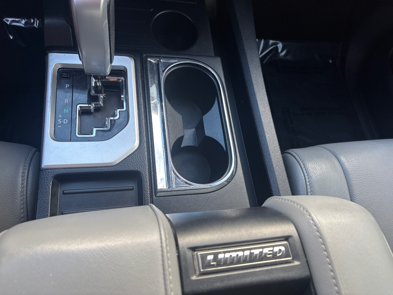 Toyota Tundra Limited 5.7L Double Cab 4WD 2019 Toyota Tundra Limited 5.7L Double Cab 4WD 2019