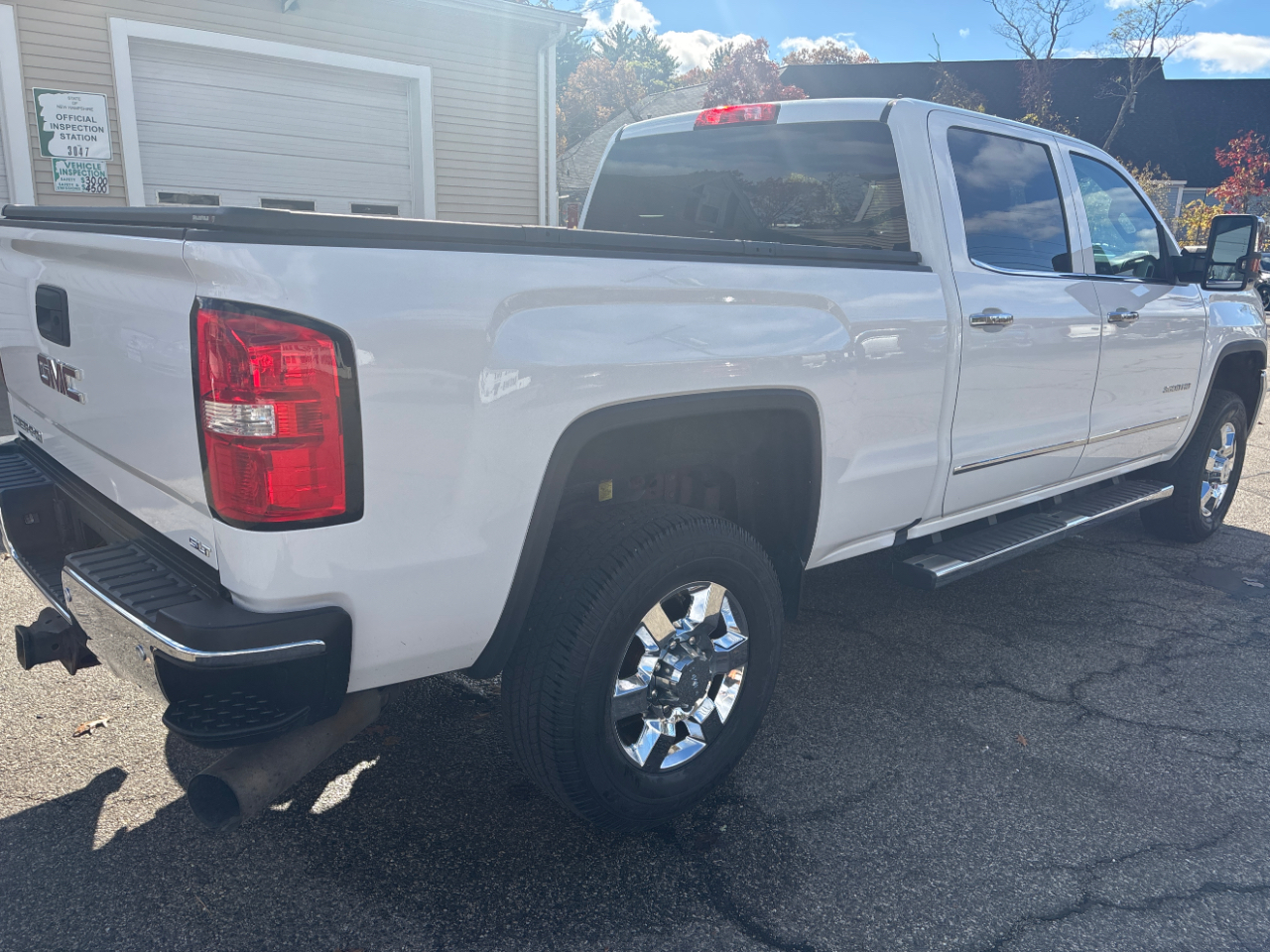 GMC Sierra 3500HD SLT Crew Cab 4WD 2018 GMC Sierra 3500HD SLT Crew Cab 4WD 2018