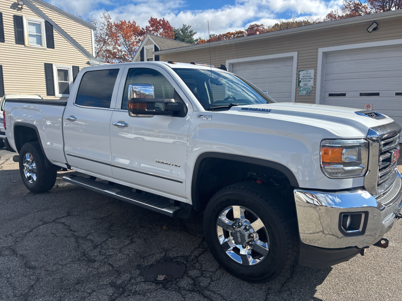 GMC Sierra 3500HD SLT Crew Cab 4WD 2018 GMC Sierra 3500HD SLT Crew Cab 4WD 2018
