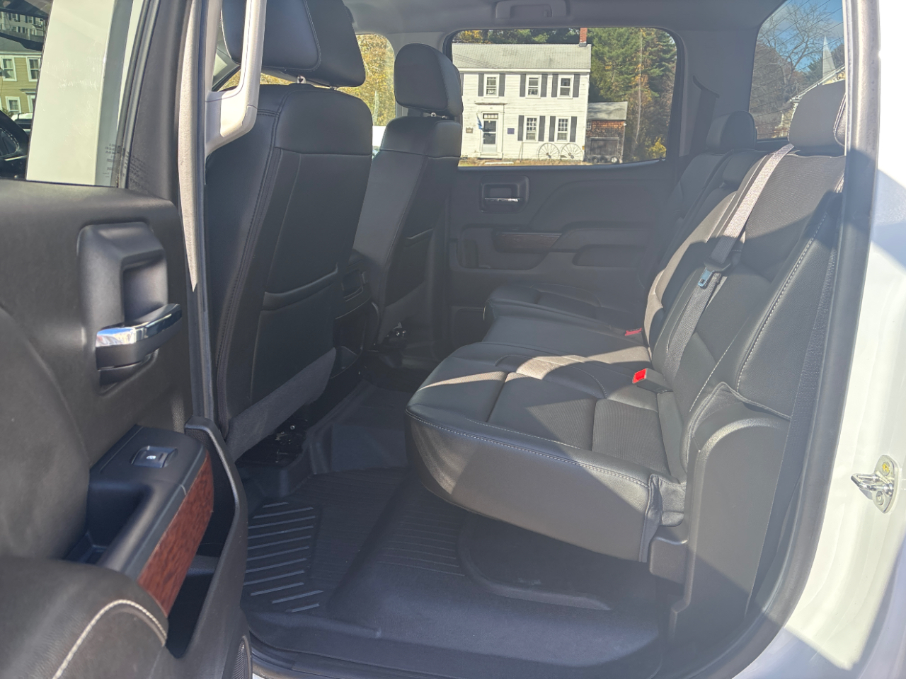 GMC Sierra 3500HD SLT Crew Cab 4WD 2018 GMC Sierra 3500HD SLT Crew Cab 4WD 2018