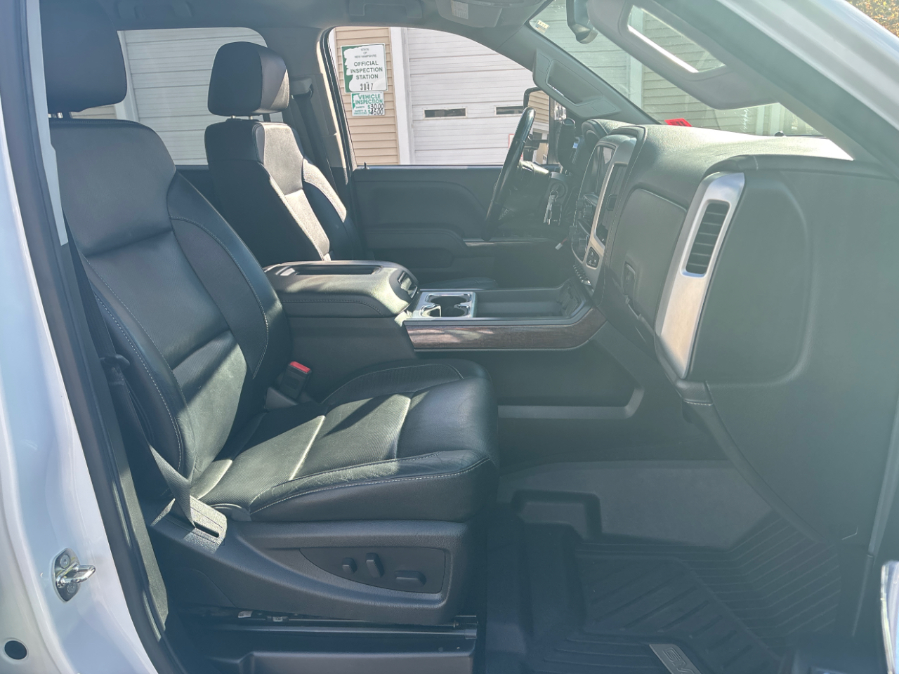 GMC Sierra 3500HD SLT Crew Cab 4WD 2018 GMC Sierra 3500HD SLT Crew Cab 4WD 2018