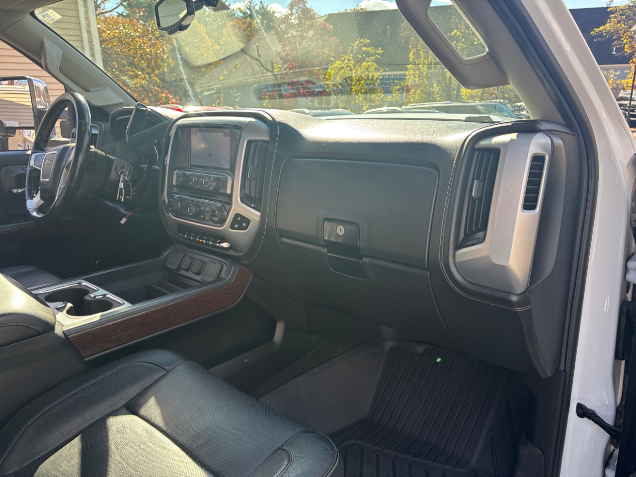 GMC Sierra 3500HD SLT Crew Cab 4WD 2018 GMC Sierra 3500HD SLT Crew Cab 4WD 2018