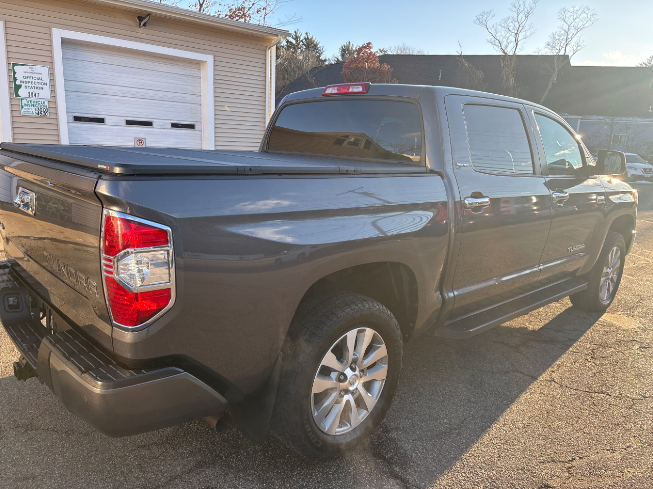Toyota Tundra Limited 5.7L CrewMax 4WD 2016