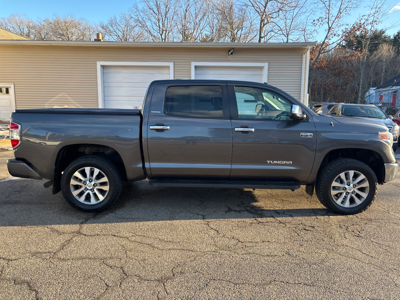 Toyota Tundra Limited 5.7L CrewMax 4WD 2016