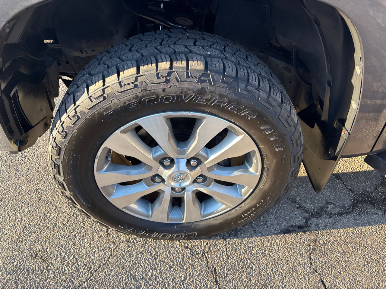 Toyota Tundra Limited 5.7L CrewMax 4WD 2016