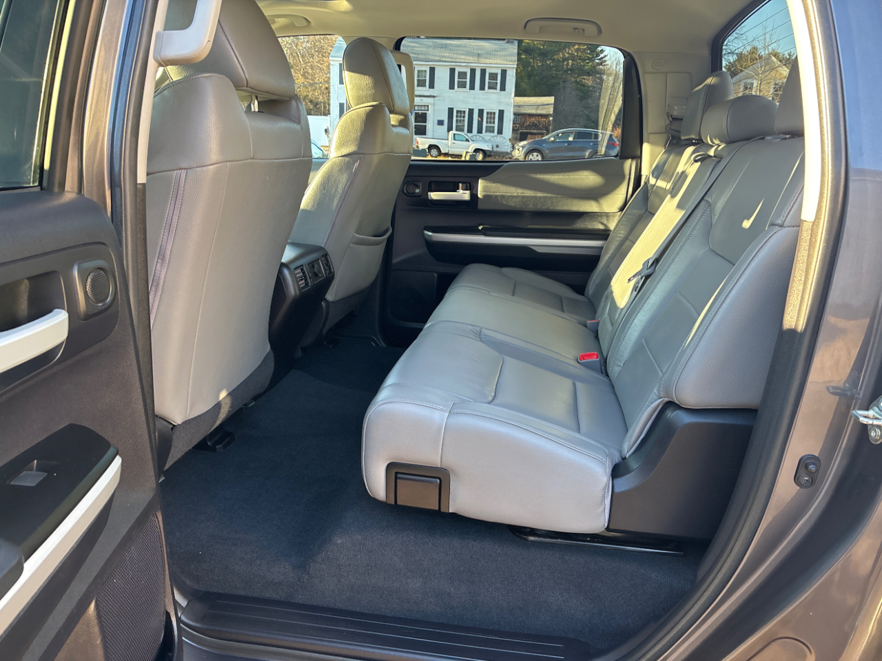 Toyota Tundra Limited 5.7L CrewMax 4WD 2016