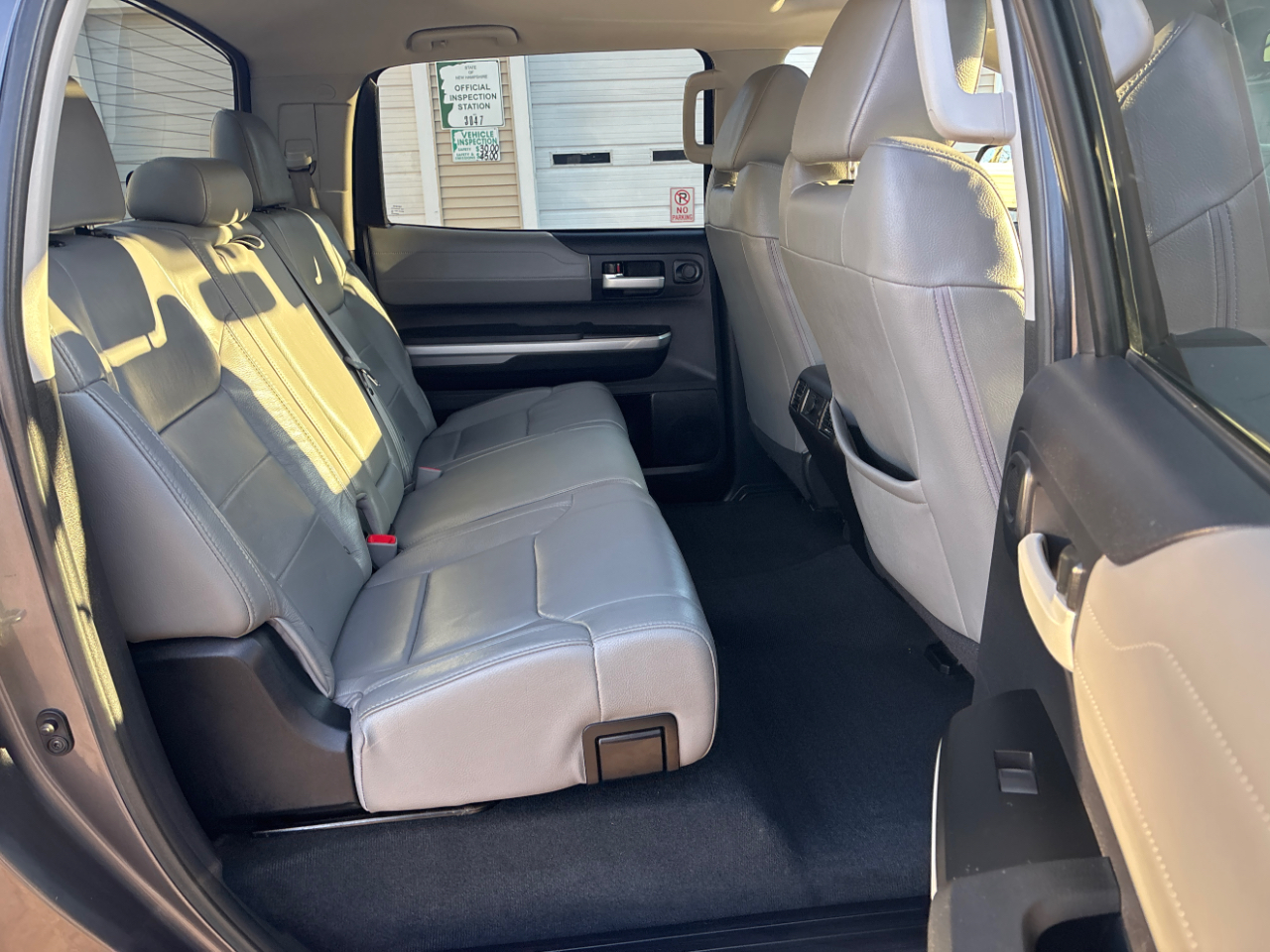 Toyota Tundra Limited 5.7L CrewMax 4WD 2016