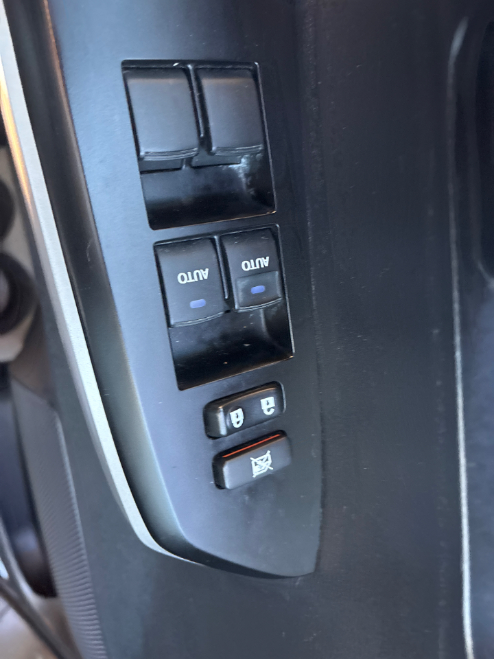 Toyota Tundra Limited 5.7L CrewMax 4WD 2016