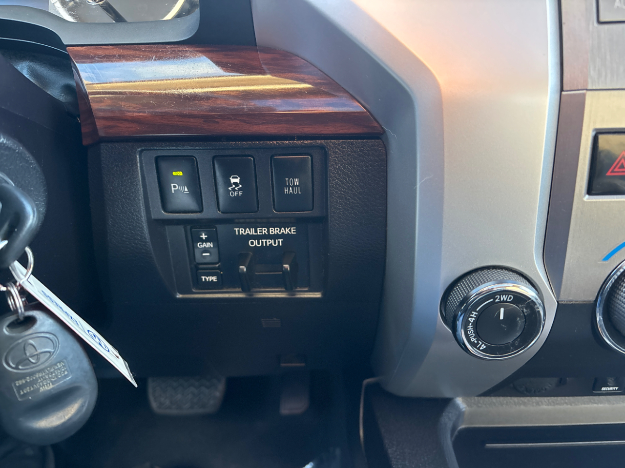 Toyota Tundra Limited 5.7L CrewMax 4WD 2016