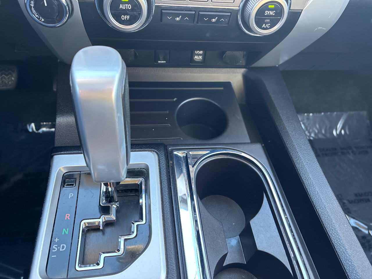 Toyota Tundra Limited 5.7L CrewMax 4WD 2016