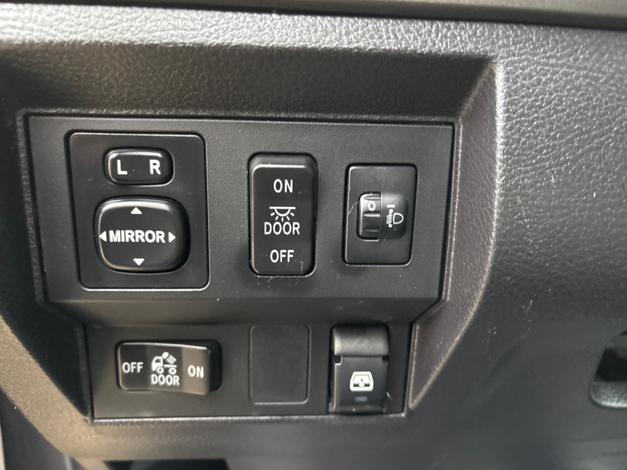 Toyota Tundra SR5 5.7L V8 CrewMax 4WD 2014