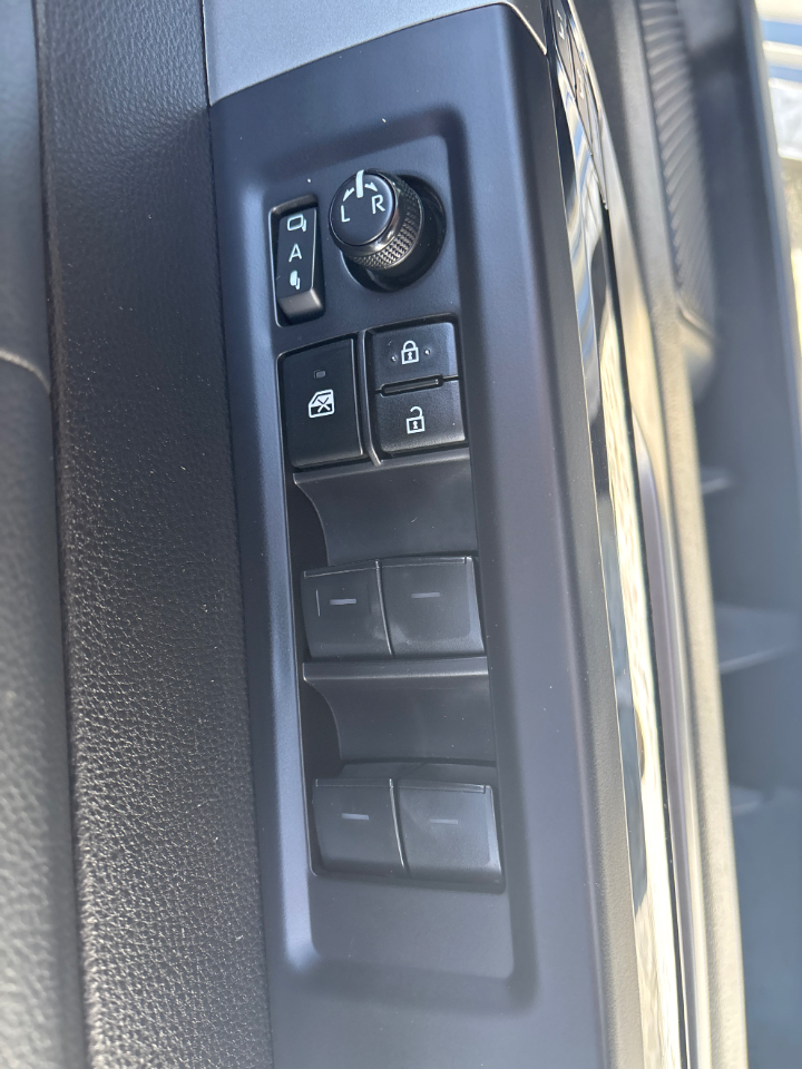 Toyota Tundra Limited CrewMax 4WD Long Bed 2023