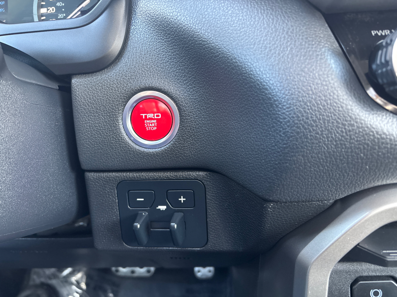 Toyota Tundra Limited CrewMax 4WD Long Bed 2023