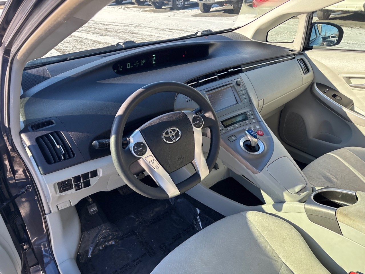 Toyota Prius Two 2015