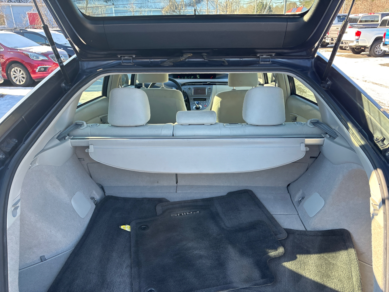 Toyota Prius Two 2015