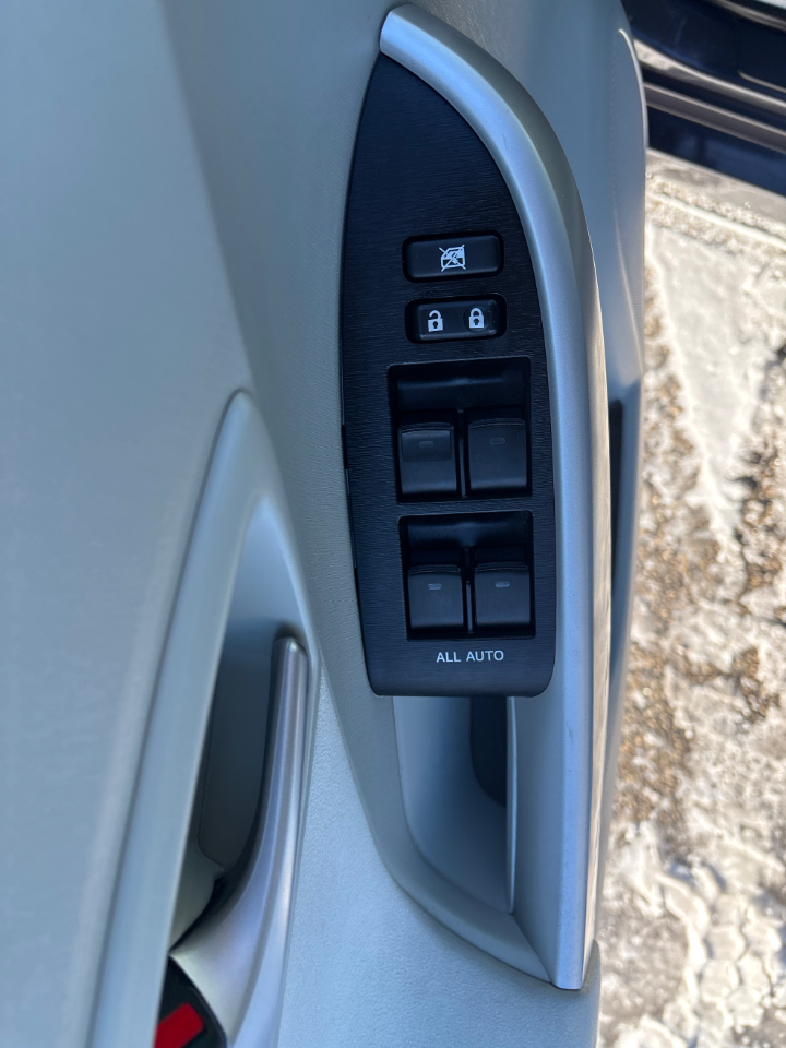 Toyota Prius Two 2015