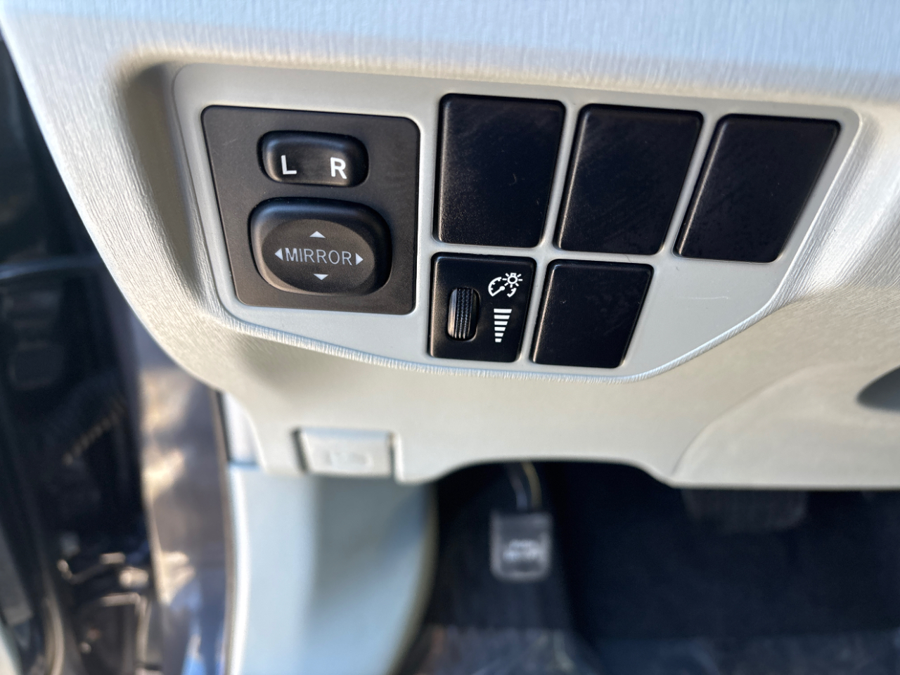 Toyota Prius Two 2015