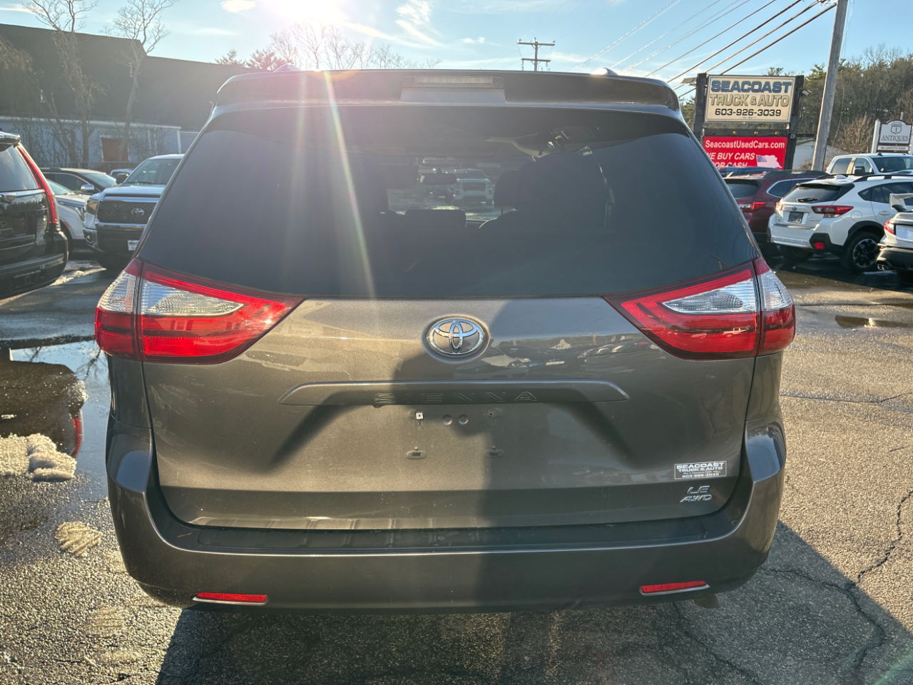 Toyota Sienna LE 7-Passenger AWD 2017