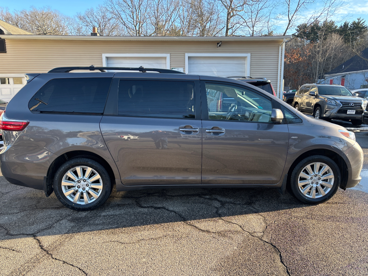 Toyota Sienna LE 7-Passenger AWD 2017