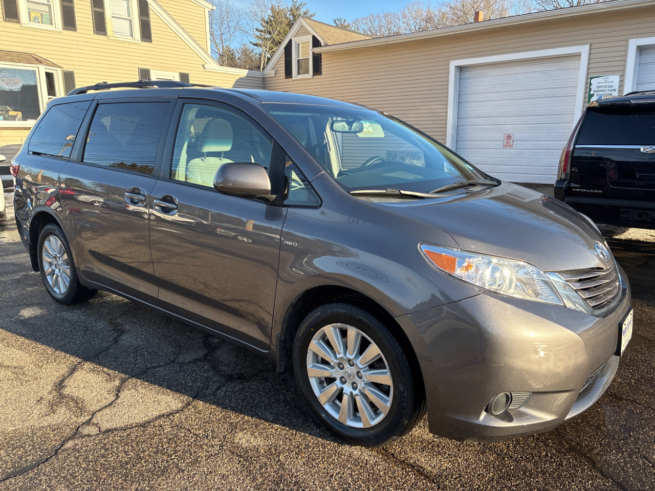 Toyota Sienna LE 7-Passenger AWD 2017