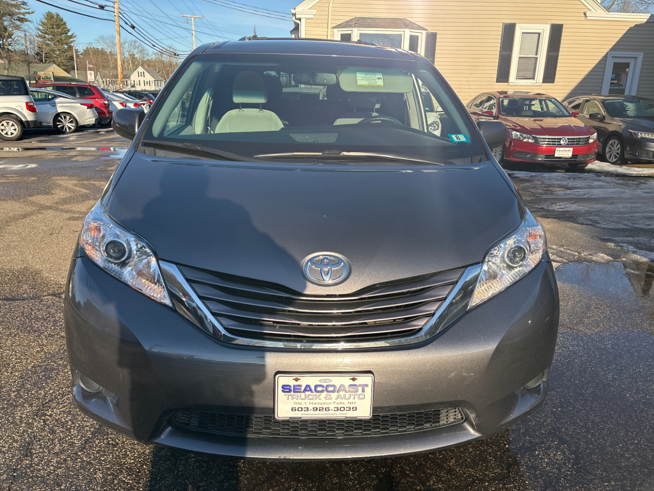 Toyota Sienna LE 7-Passenger AWD 2017