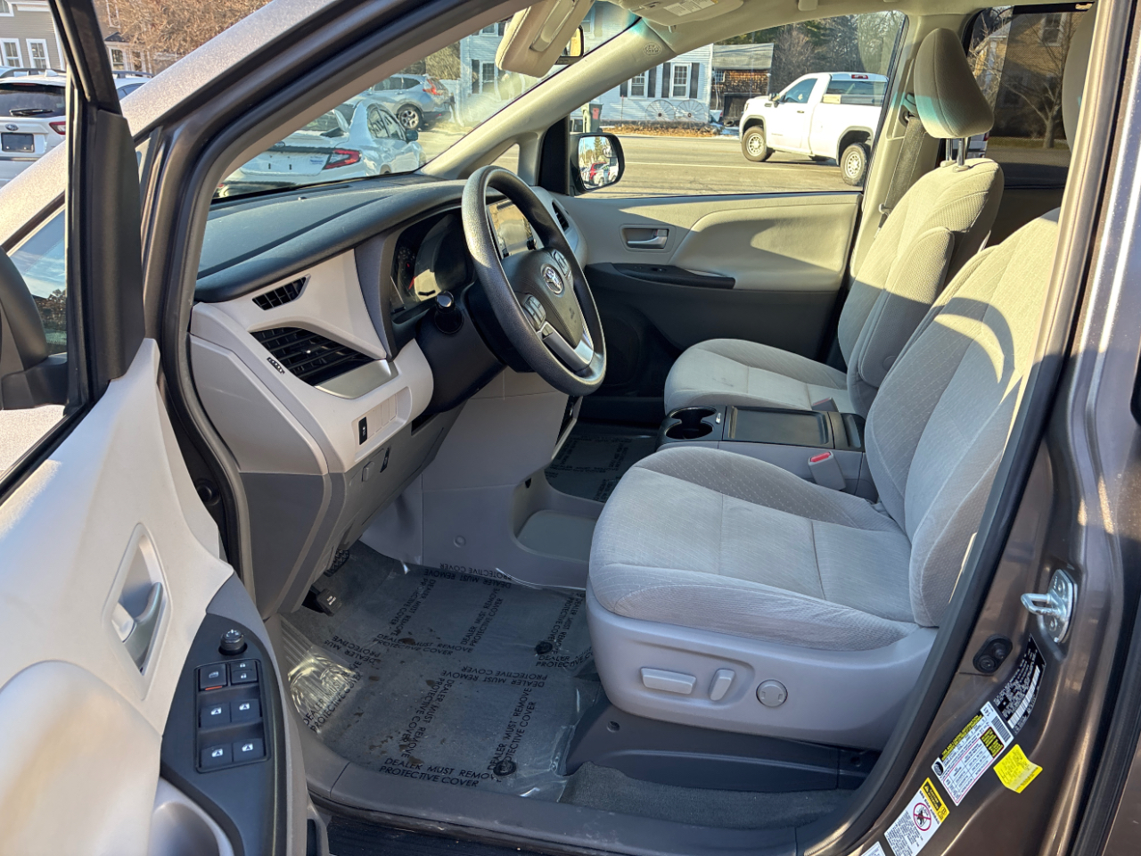 Toyota Sienna LE 7-Passenger AWD 2017