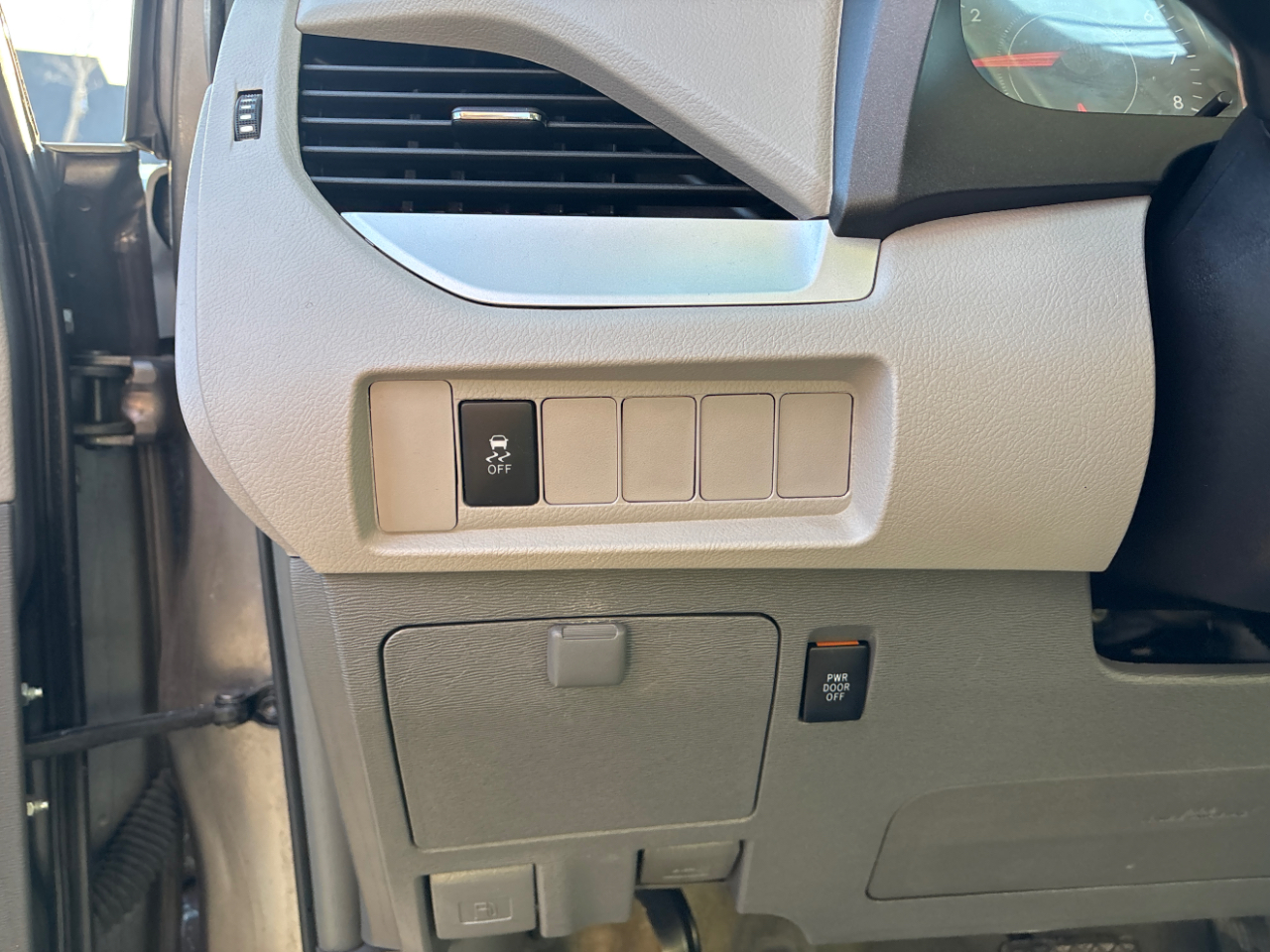 Toyota Sienna LE 7-Passenger AWD 2017