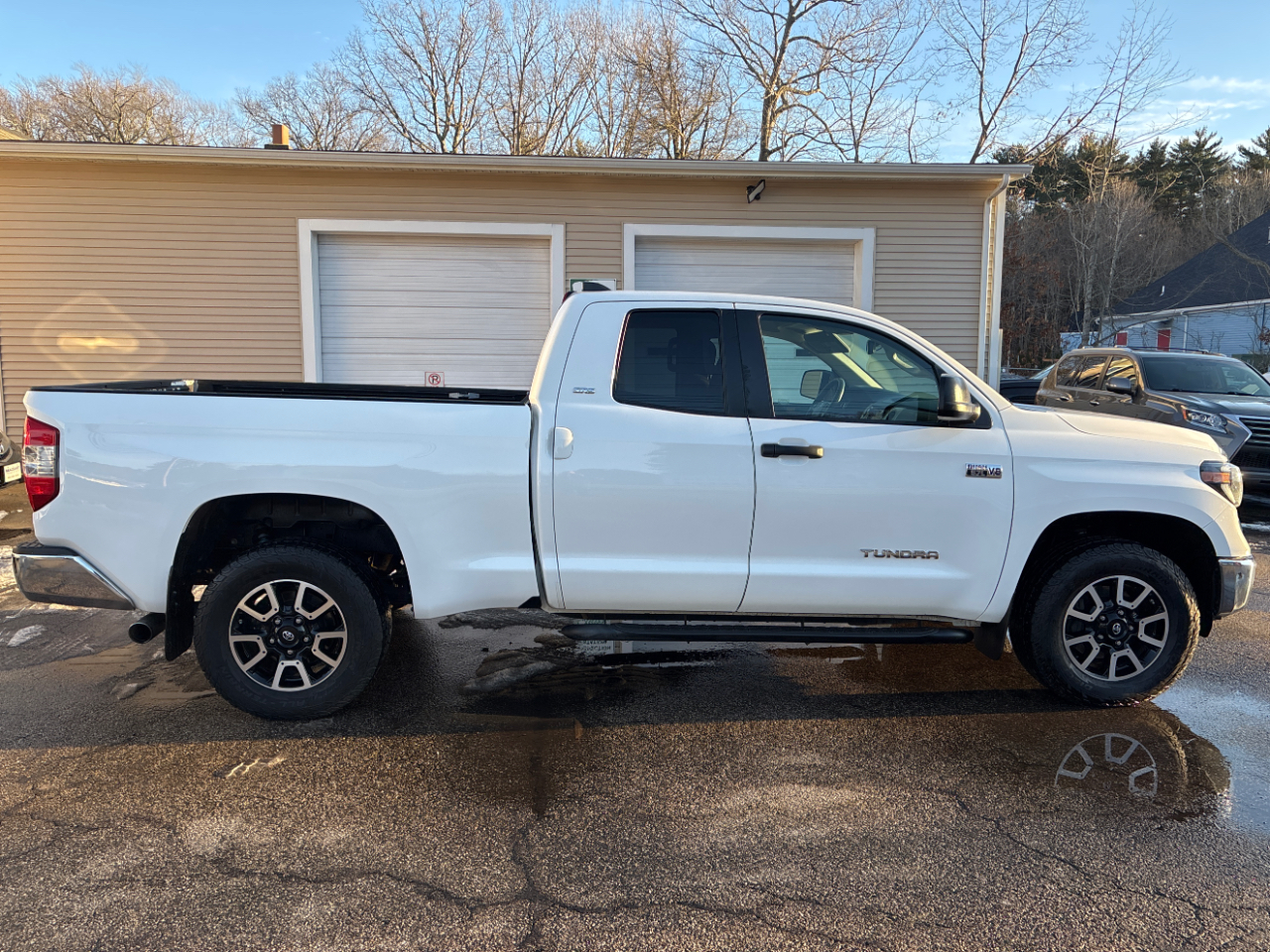 Toyota Tundra SR5 5.7L V8 Double Cab 4WD 2020