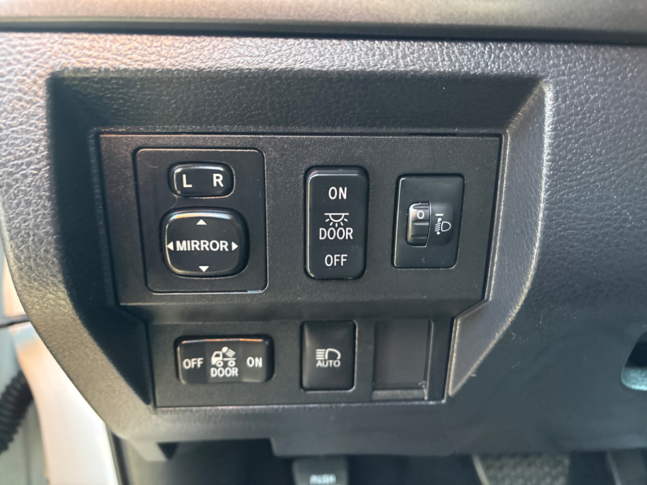 Toyota Tundra SR5 5.7L V8 Double Cab 4WD 2020