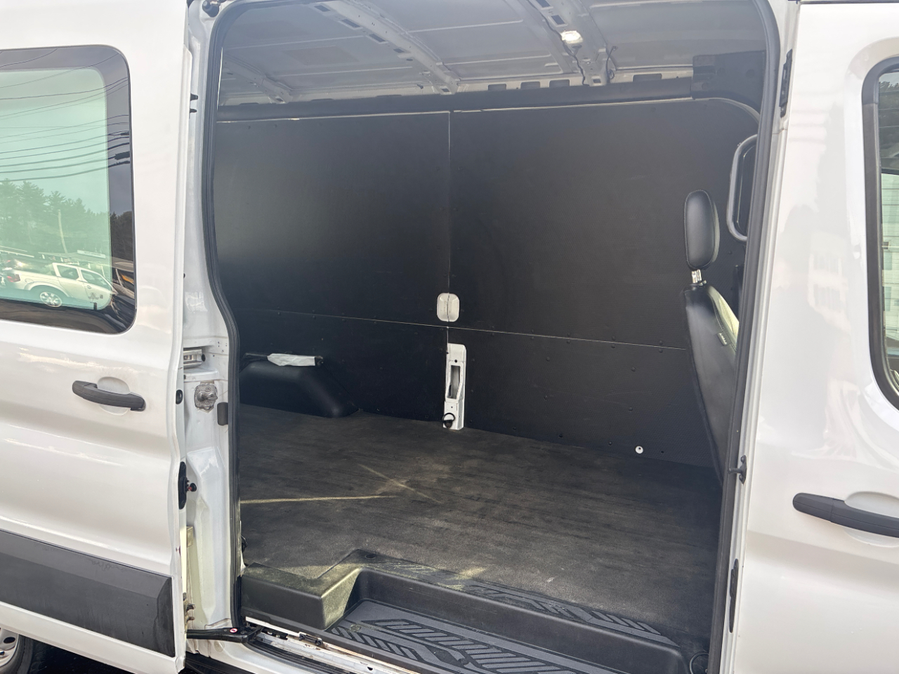 Ford Transit 250 Van Med. Roof w/Sliding Pass. 130-in. WB 2020