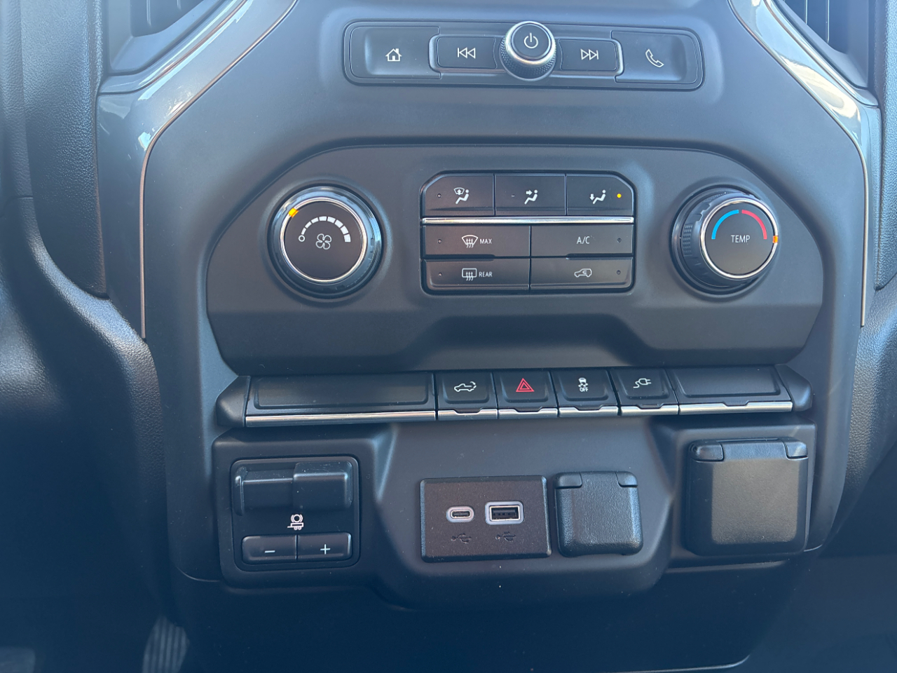 Chevrolet Silverado 2500HD Custom Crew Cab Short Box 4WD 2023