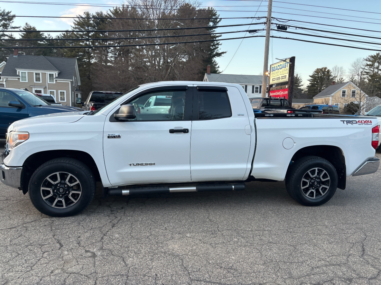 Toyota Tundra SR5 5.7L V8 Double Cab 4WD 2016
