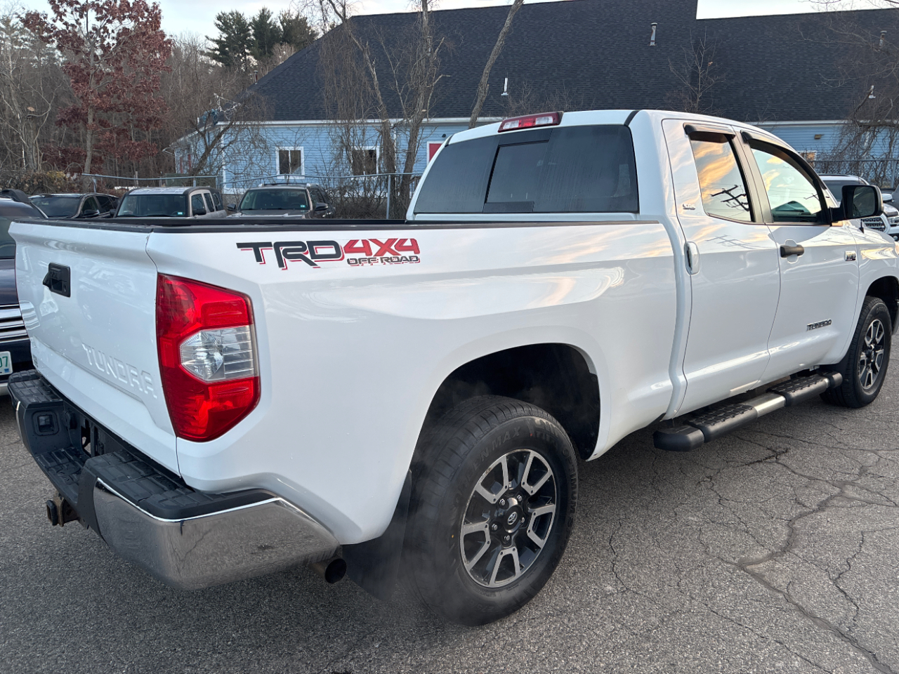 Toyota Tundra SR5 5.7L V8 Double Cab 4WD 2016