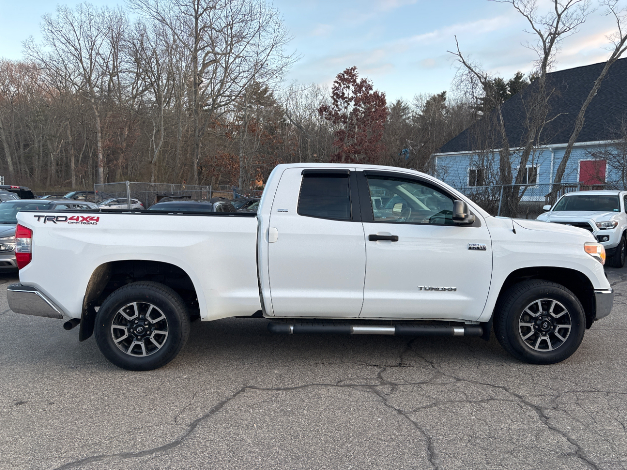 Toyota Tundra SR5 5.7L V8 Double Cab 4WD 2016