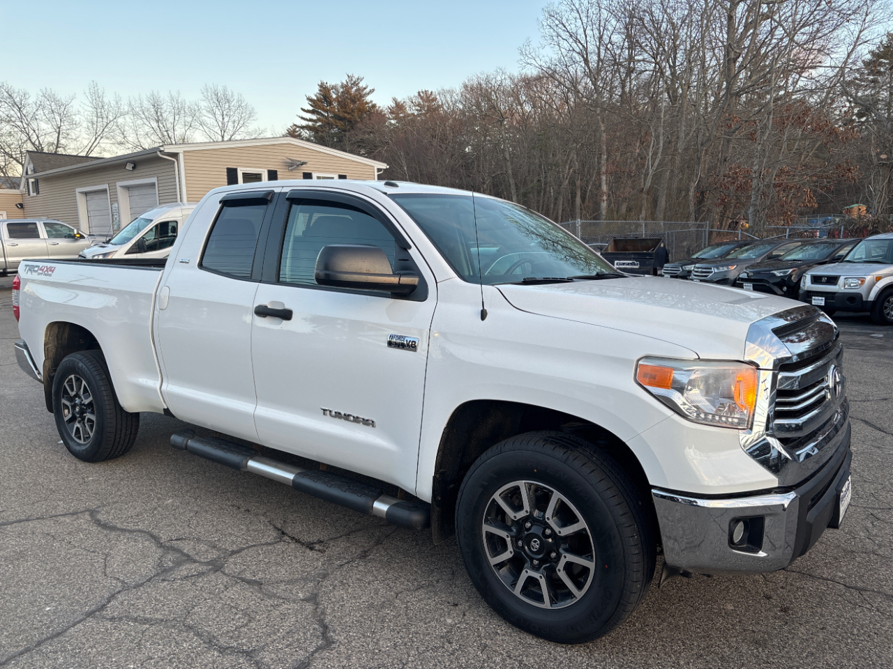 Toyota Tundra SR5 5.7L V8 Double Cab 4WD 2016